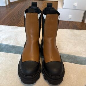 New Ganni Chelsea Size 38 leather brown and black